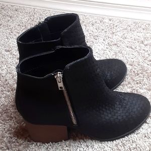 Maurices Black Ankle Boots Size 8